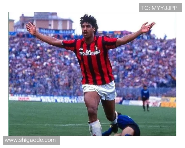 法国足球明星后腰的辉煌历程与对球队的深远影响分析