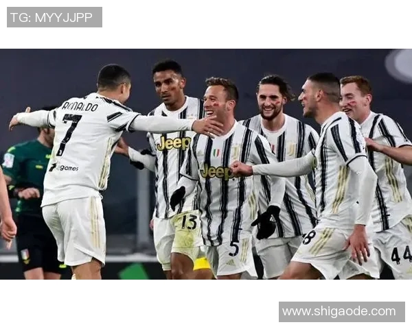 何姓足球明星的传奇故事与辉煌成就探秘